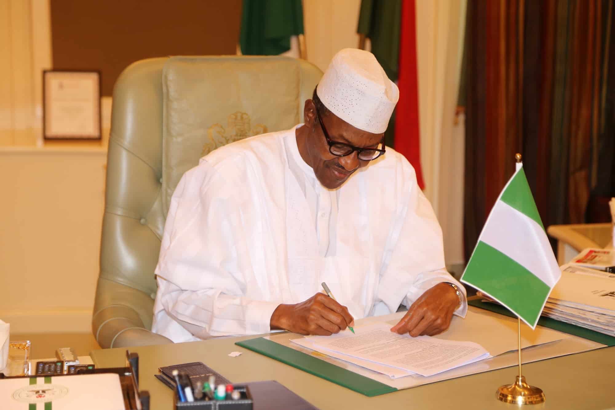Cara Presiden Buhari Menolak Hadiah Jet Pribadi dan Jam Tangan Berlian dari UAE