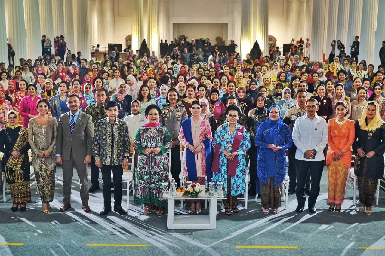 Fadli Zon Tegaskan Kebaya Bercerita sebagai Warisan Budaya di Hari Kebaya Nasional 2025