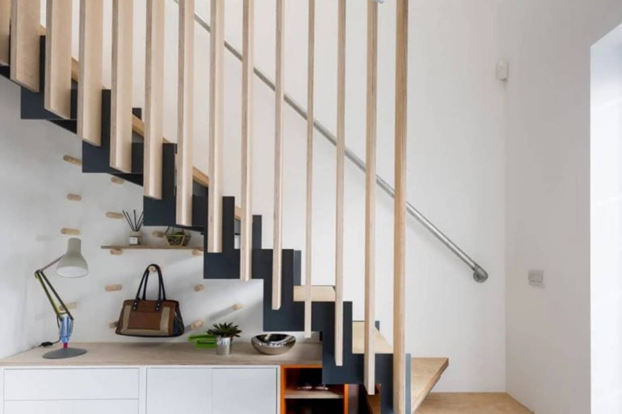 7 Desain Tangga Rumah untuk Hunian Mungil, Hemat Ruang dan Nggak Kelihatan Sumpek