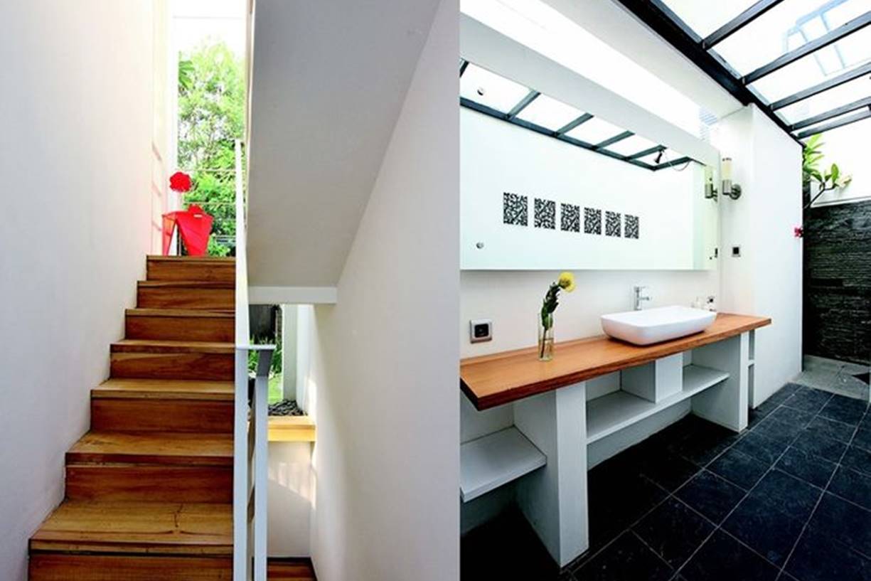 7 Desain Tangga Rumah untuk Hunian Mungil, Hemat Ruang dan Nggak Kelihatan Sumpek