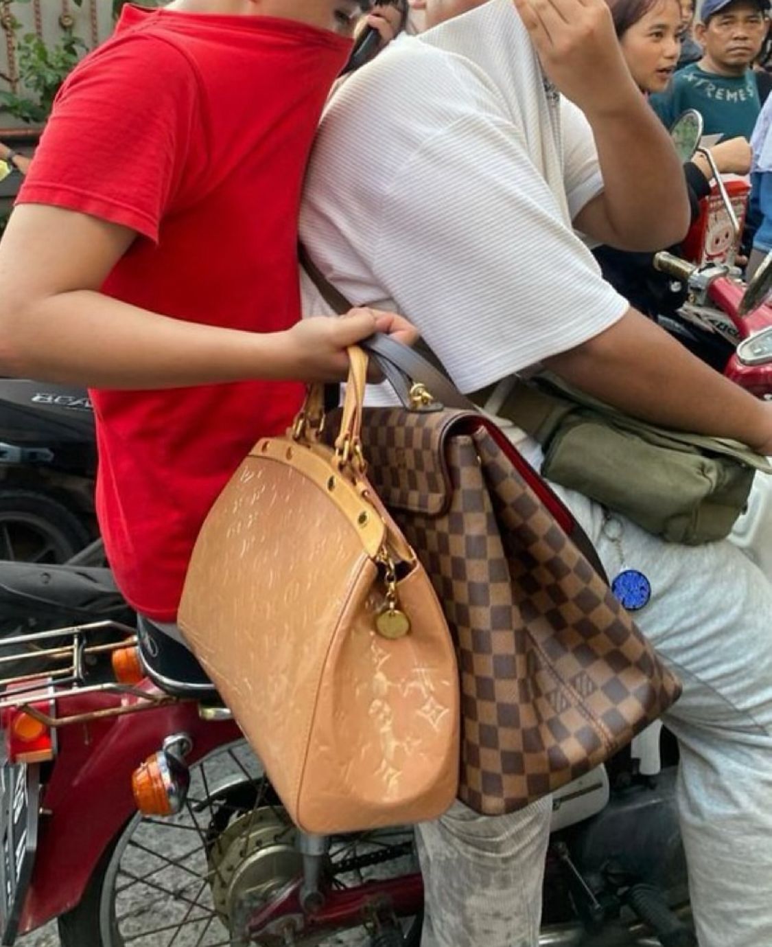 Deretan Barang Mewah dan Uang Tunai Raib Dijarah dari Rumah Ahmad Sahroni, Viral di Media Sosial