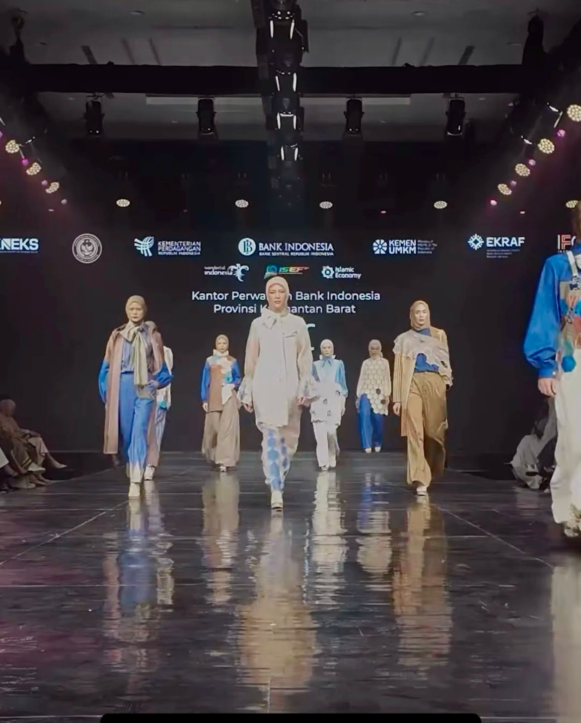 Ada 1.600 Lebih Koleksi Desainer Indonesia dan Internasional Dipamerkan di IN2MOTIONFEST