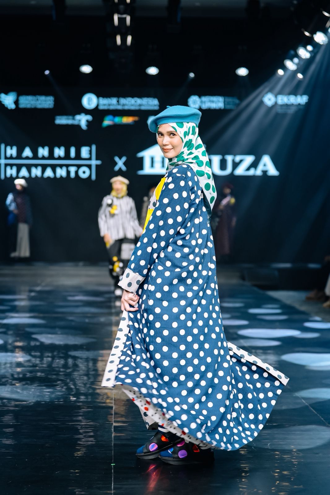 Unchaostic Dotsicle: Nostalgia Polkadot dalam Gaya Masa Kini, Kolaborasi Hannie Hananto x Batik HUZA