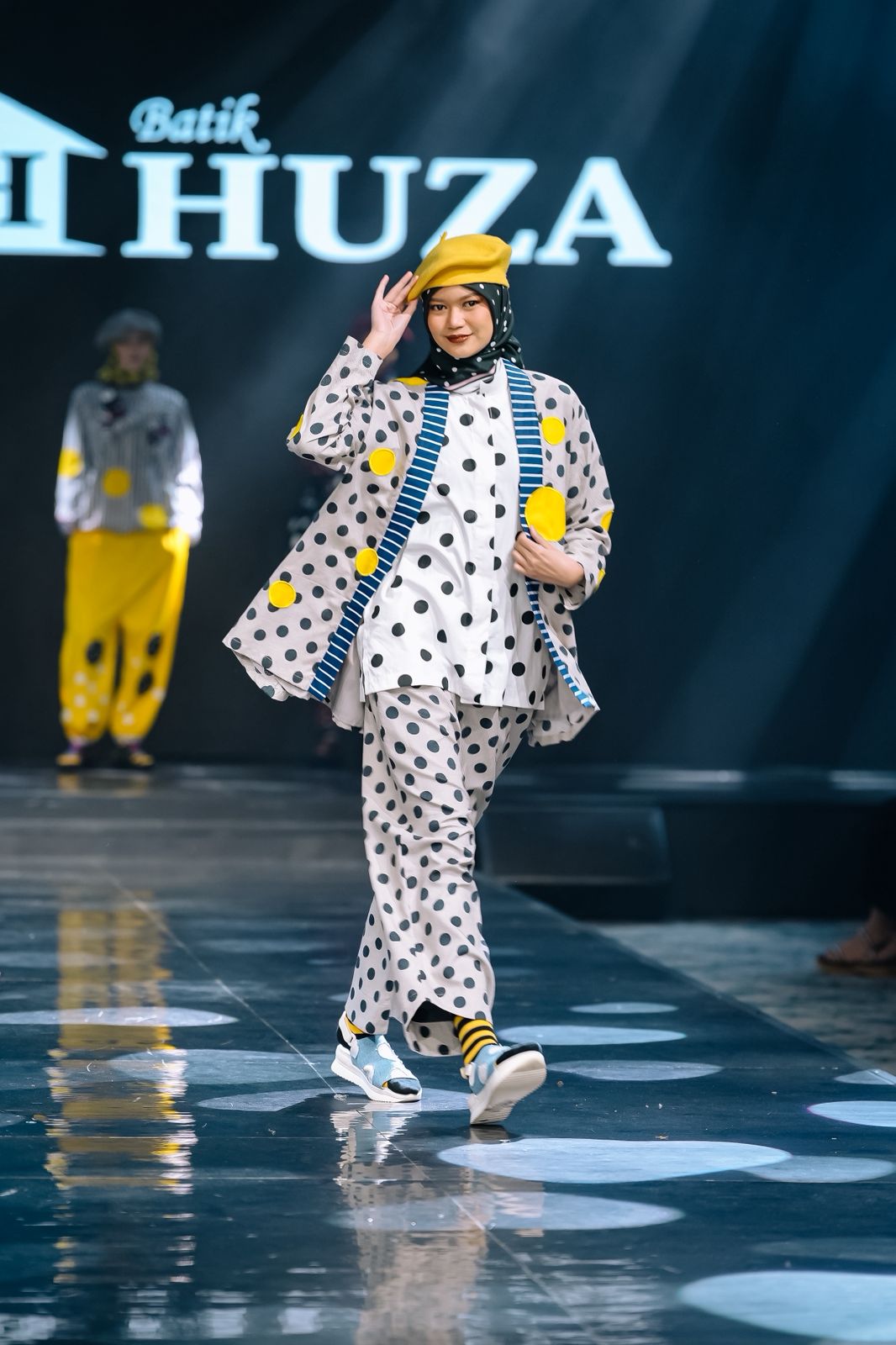 Unchaostic Dotsicle: Nostalgia Polkadot dalam Gaya Masa Kini, Kolaborasi Hannie Hananto x Batik HUZA