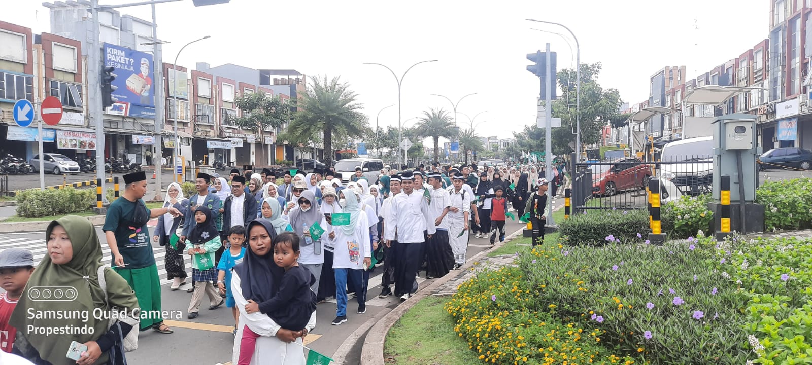 Meriahnya Kirab Santri dan Jalan Sehat Peringati Hari Santri Nasional 2025 di Grand Wisata Bekasi