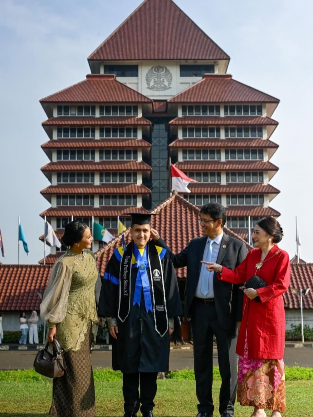 Momen Haru Menkeu Purbaya, Anies Baswedan & Mendagri Bima Arya Sama-sama Hadiri Wisuda Anak di UI