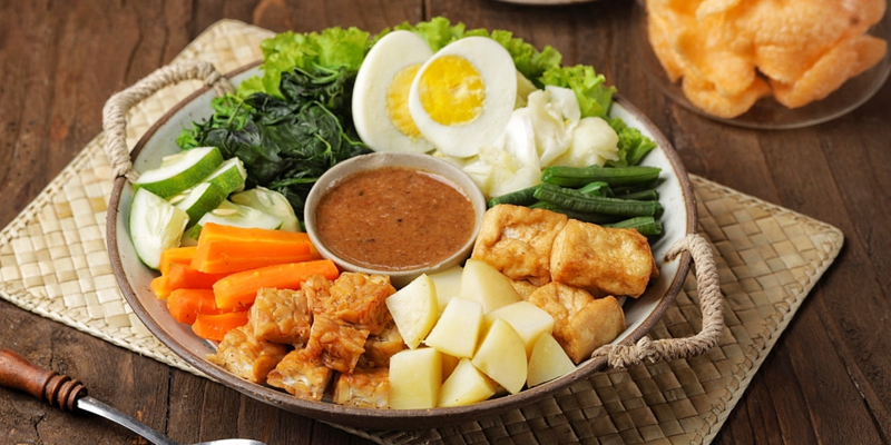 Jangan Asal Santap, 9 Makanan Sehat dan Simpel Ini yang Dibutuhkan Tubuh Saat Buka Puasa