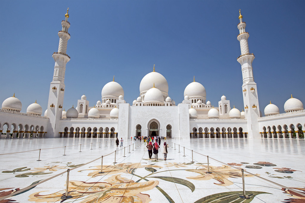 Menjelajahi 10 Masjid Terbesar di Dunia, Salah Satunya di Indonesia