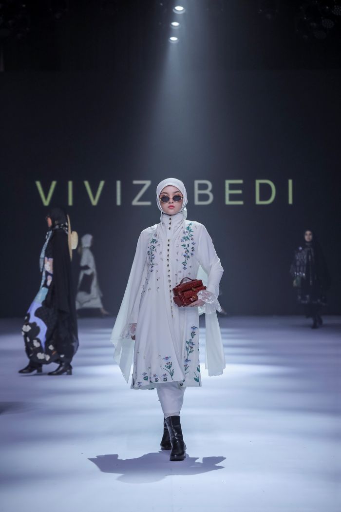 Vivi Zubedi Hadirkan Koleksi Raya Signature Monogram Bergaya Bold dan Classy