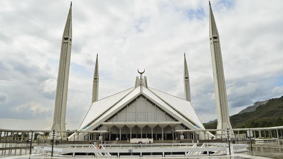 Menjelajahi 10 Masjid Terbesar di Dunia, Salah Satunya di Indonesia