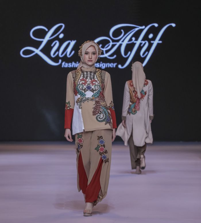 Lia Afif Hadirkan Koleksi Mewah dari Batik Tanahan, Spesial untuk Hari Raya