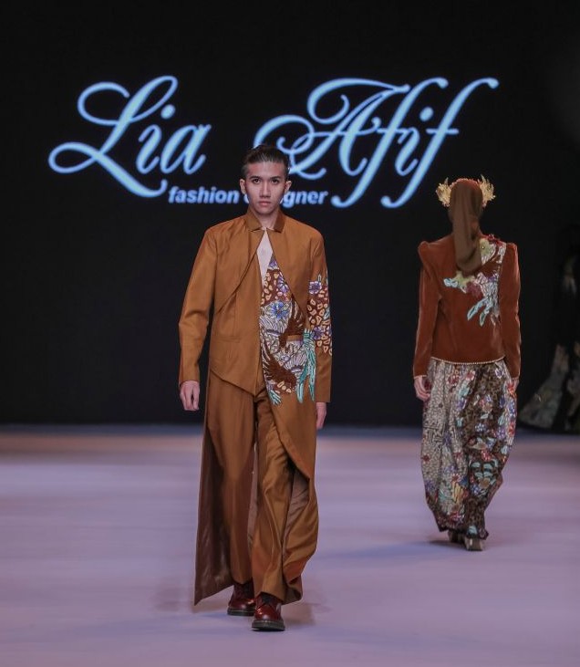 Lia Afif Hadirkan Koleksi Mewah dari Batik Tanahan, Spesial untuk Hari Raya