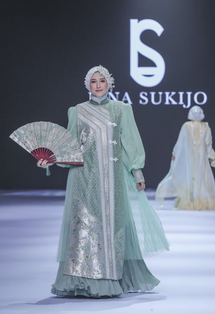 Koleksi Gema Rayya dari Lina Sukijo untuk Gaya Soft Glamour di Idul Fitri