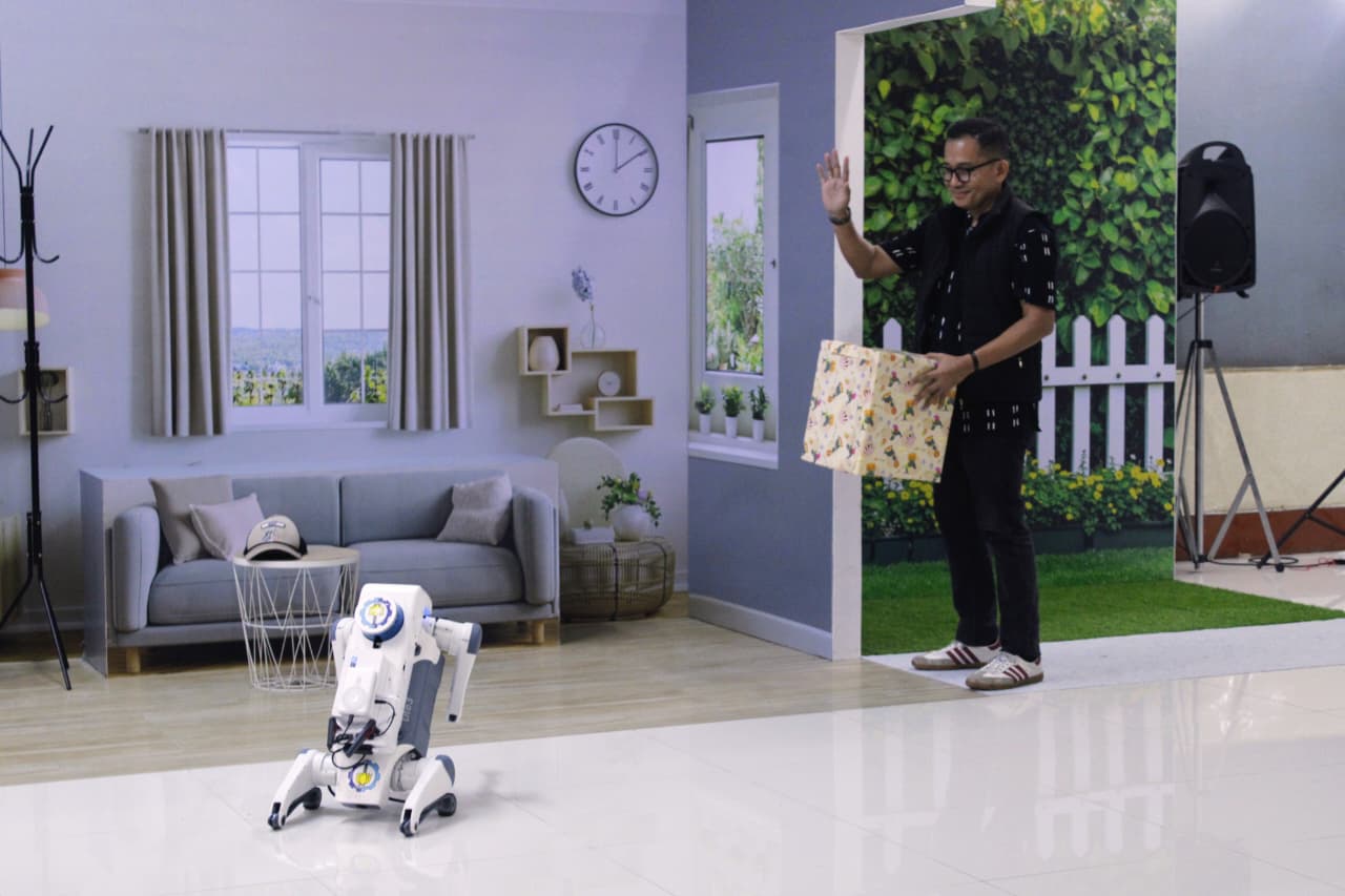 Kolaborasi ITS, Indosat, Nokia, dan NVIDIA Ciptakan RoboDog Kendali Jarak Jauh