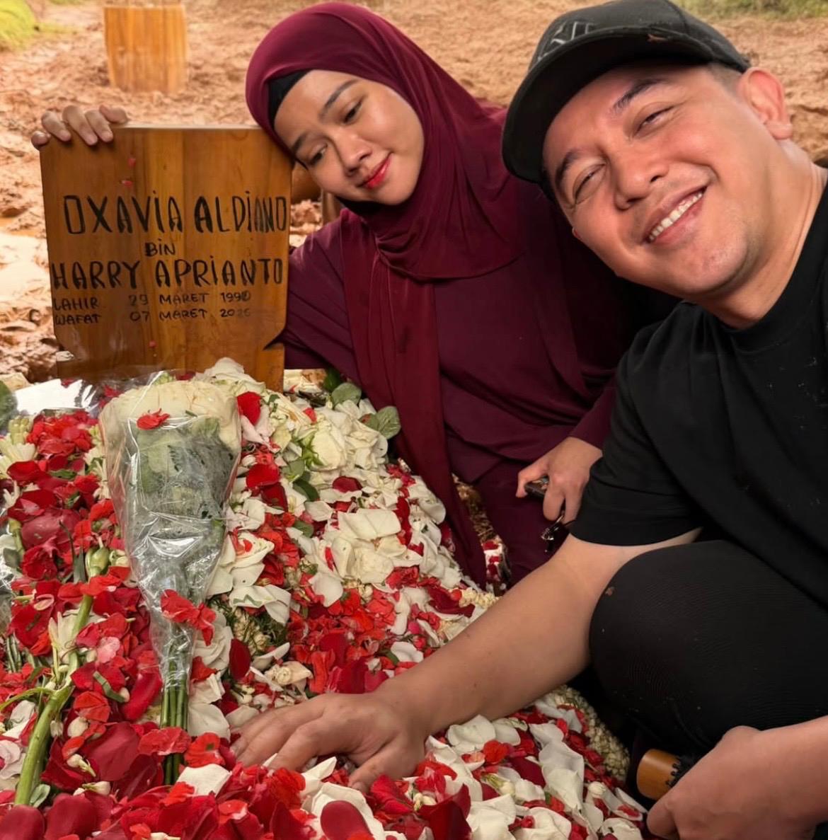 Hujan Iringi Keharuan Pemakaman Vidi Aldiano yang Dihadiri Sejumlah Artis dan Penggemar