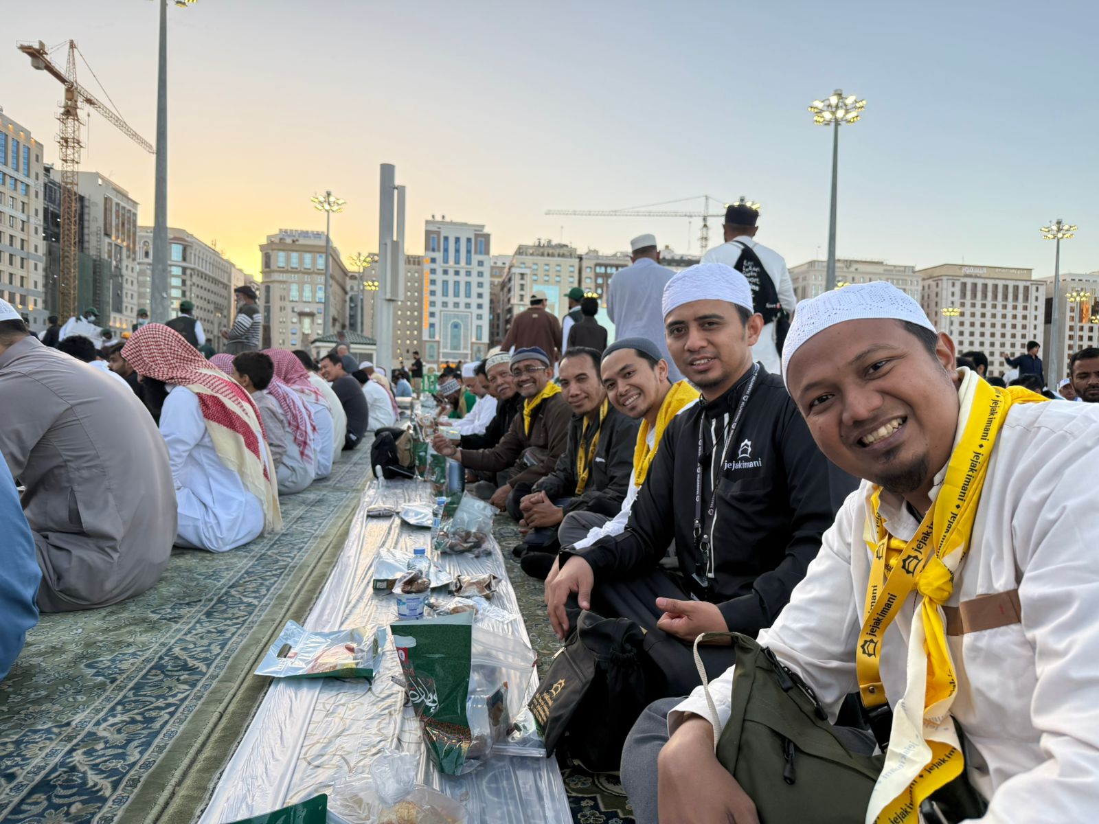Dua Tradisi, Satu Kemenangan: Memotret Wajah Idulfitri di Madinah Lewat Mata Mahasiswa Indonesia
