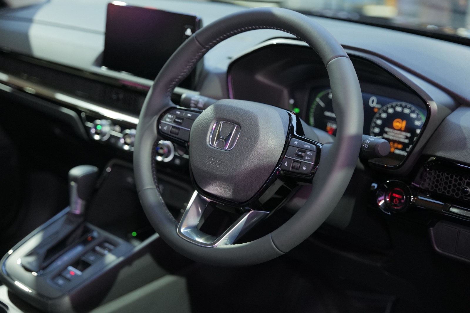 New Honda CR-V e:HEV: SUV Keluarga Premium yang Kini Lebih Efisien