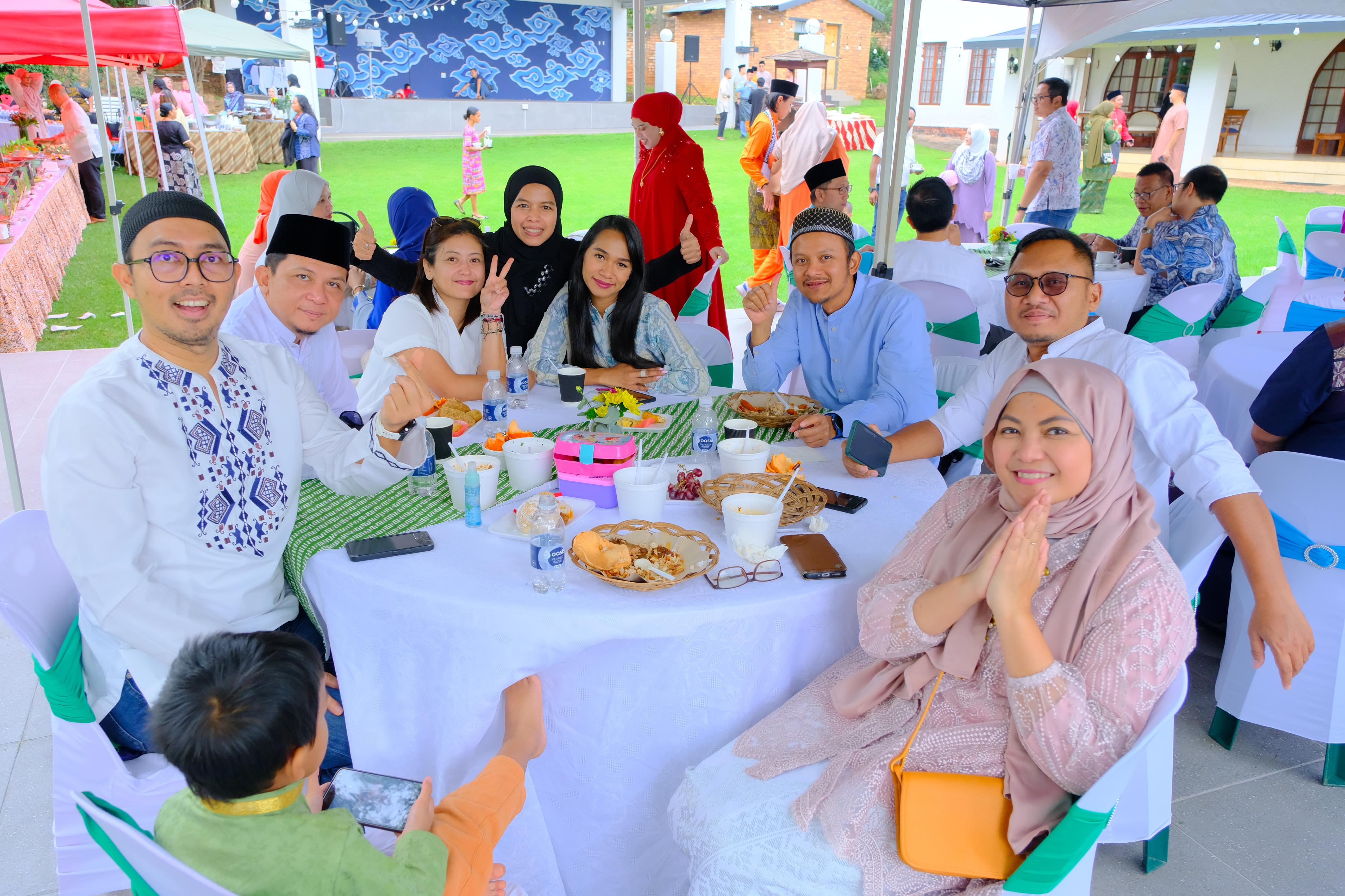 Potret WNI Rayakan Lebaran di Johannesburg: Gelar Open House hingga Berbagi Kue Kering