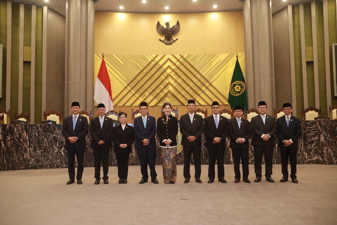 Resmi! Tujuh Komisioner OJK Periode Baru Dilantik, Kiki Siap Tancap Gas