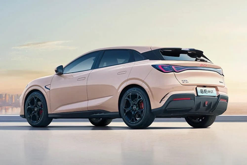 BYD Akan Luncurkan Seal 06 GT Dengan Pengisian Daya Kilat Serta Seal 06 DM-i wagon 2026 pada 2 April