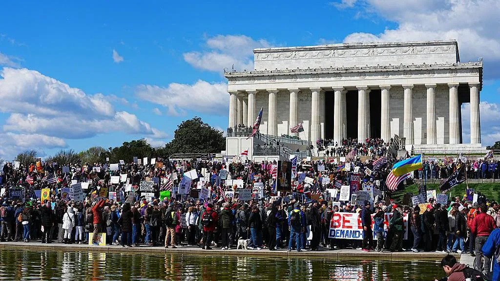 Demo Besar-besaran Menentang Trump Diikuti Jutaan Orang di Berbagai Kota di Amerika