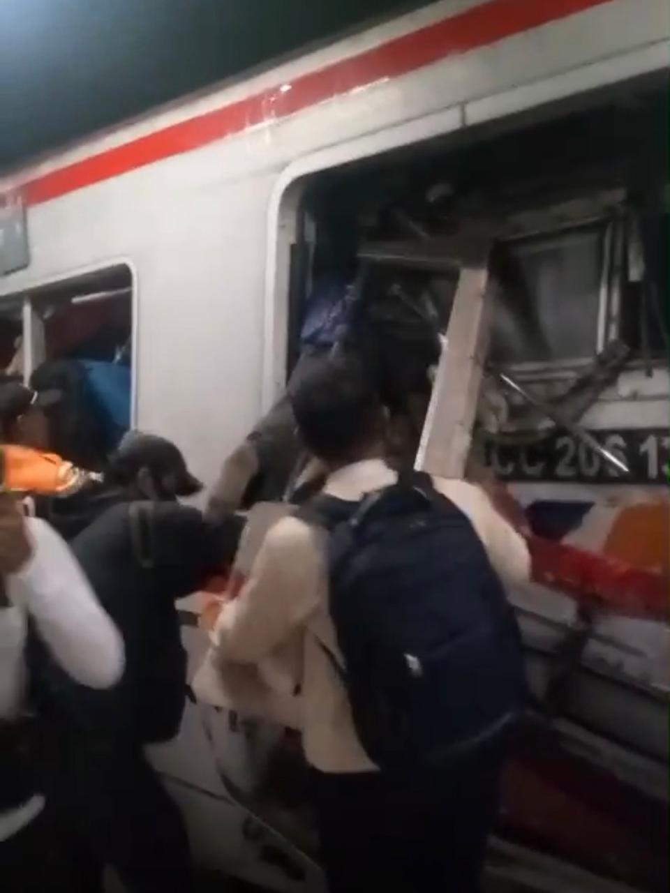 Kronologi Kejadian: Awalnya KRL Berhenti karena Tabrak Taksi, Lalu KRL Ditabrak KA Argo Bromo