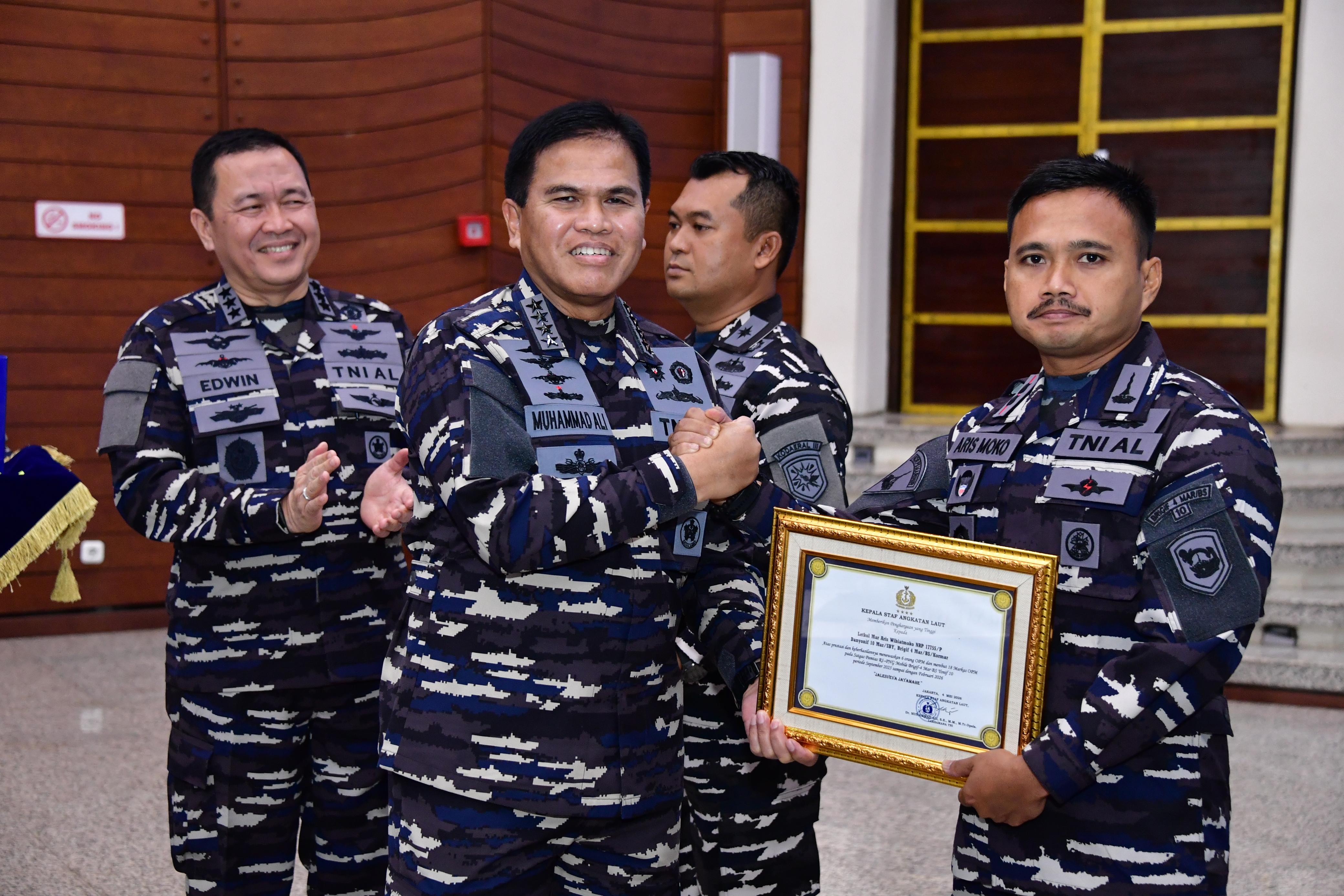 KASAL Beri Penghargaan Tertinggi kepada Satgas GOBANG V dan GOBANG IV atas Prestasi Gemilang di Papua