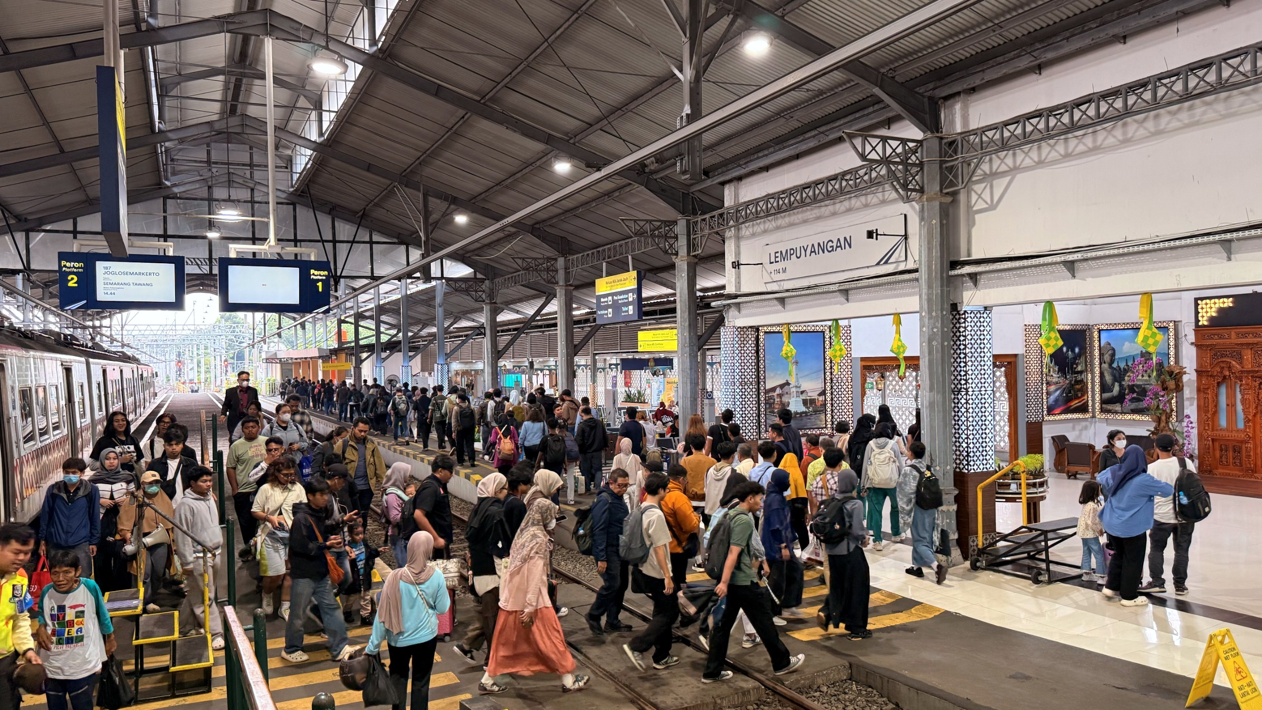 Dua Hari Berturut-turut Long Weekend, Pelanggan KAI Lampaui 196 Ribu per Hari