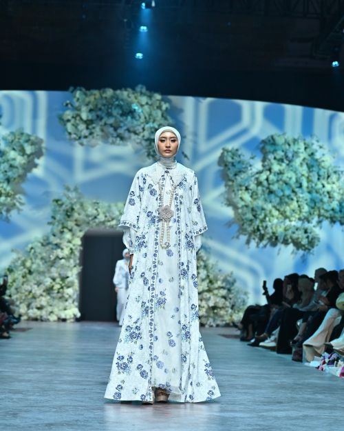 Kolaborasi Ivan Gunawan x Kopi Kenangan, Nuansa Romantis untuk Inspirasi Busana Hari Raya