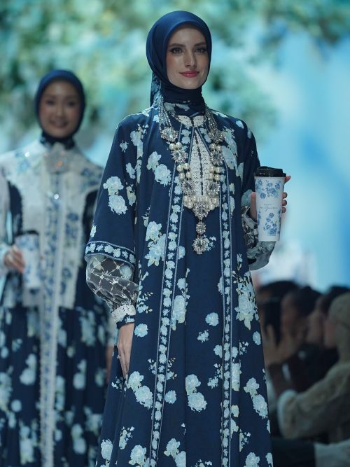 Kolaborasi Ivan Gunawan x Kopi Kenangan, Nuansa Romantis untuk Inspirasi Busana Hari Raya