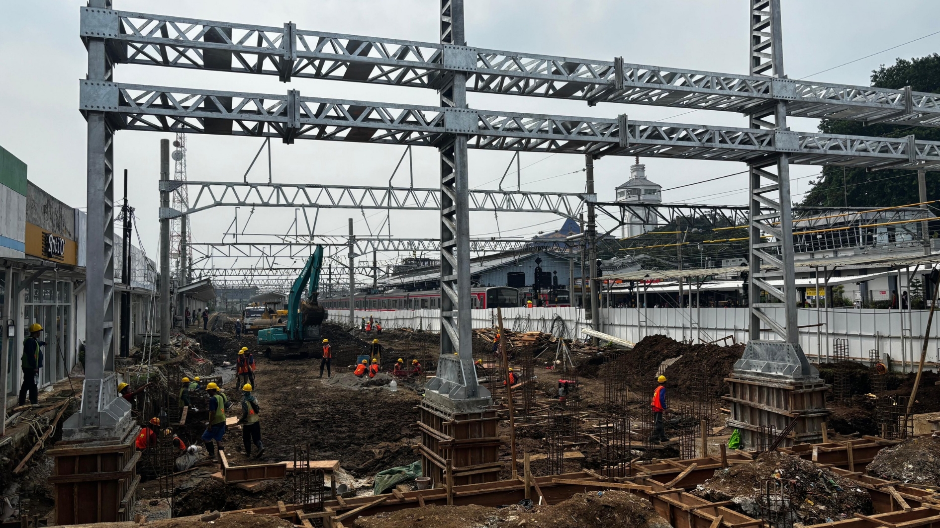 Pertumbuhan Pelanggan Bogor Line Terus Meningkat, KAI Perpanjang Peron Stasiun Bogor