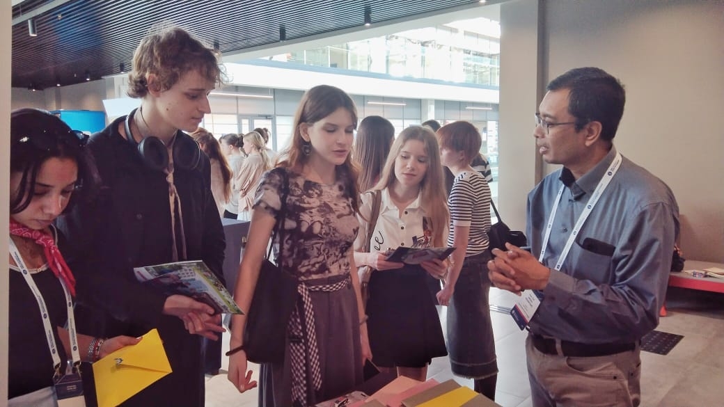 Perluas Branding, ITS Wakili Indonesia Pameran Pendidikan di Rusia