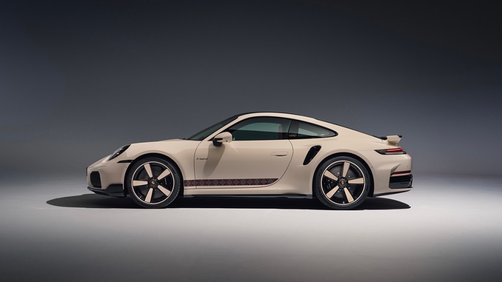 Porsche 911 Turbo S Edisi Super Eksklusif Terbaru dengan Tekstil Tenun Tangan Badui Dibandrol 4,1 Miliar