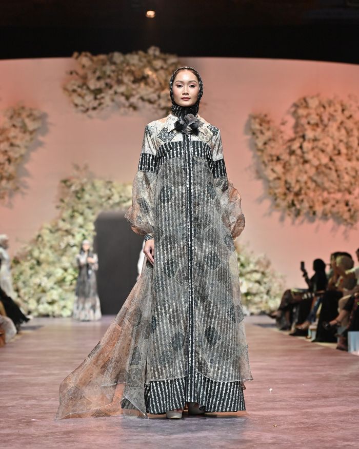 Mosaic Bloom dari Amyza, Wujudkan Keindahan Bunga Peony dan Arsitektur Timur Tengah dalam Fashion