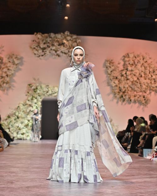 Mosaic Bloom dari Amyza, Wujudkan Keindahan Bunga Peony dan Arsitektur Timur Tengah dalam Fashion