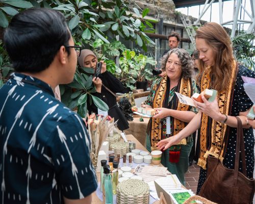 Dari Hutan Sulawesi ke Panggung Dunia: Kisah Nilam Indonesia yang Menghidupi Ribuan Petani