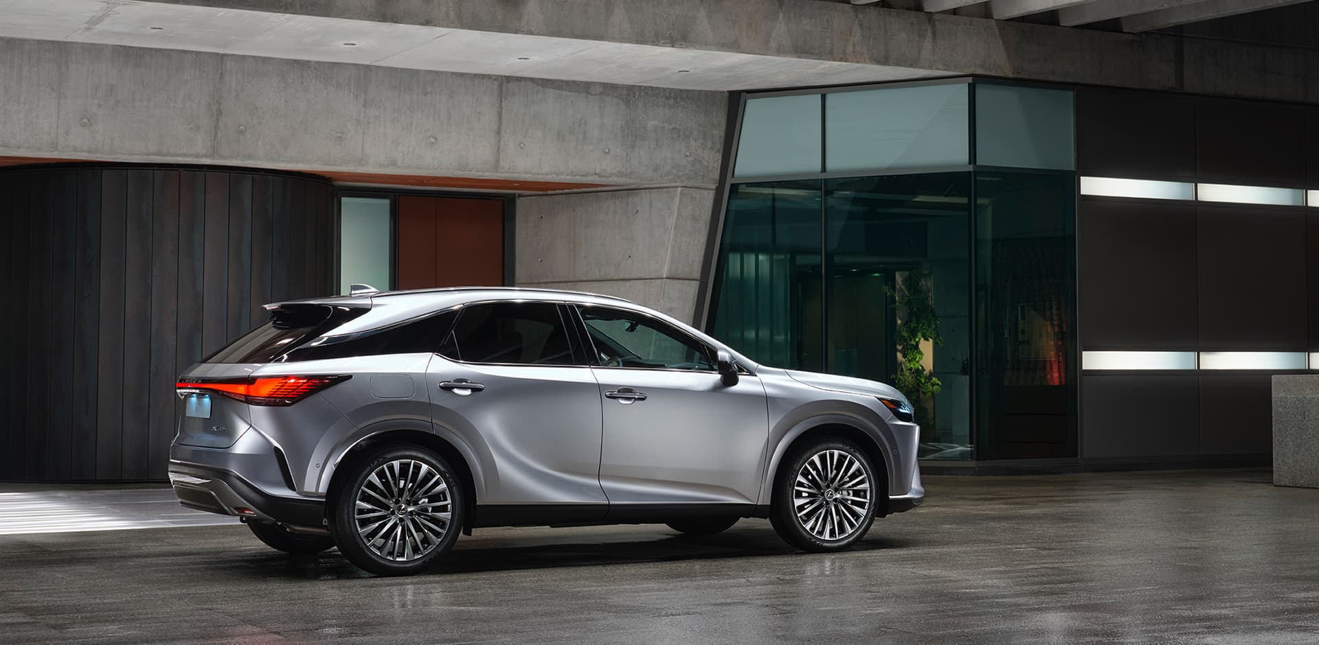 Review Lexus RX 450h 2026: Mengapa SUV Mewah Ini Lebih Masuk Akal Dibanding BMW dan Mercedes