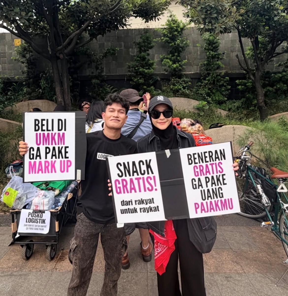 Dukung Aksi Demo, Zaskia Mecca Siapkan 3 Ambulans dan Bantuan Medis