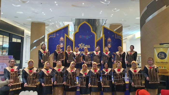 Menjaga Nada Nusantara: Kisah KAWI Angklung dari Persahabatan Perempuan Lansia Menuju Impian Panggung Dunia