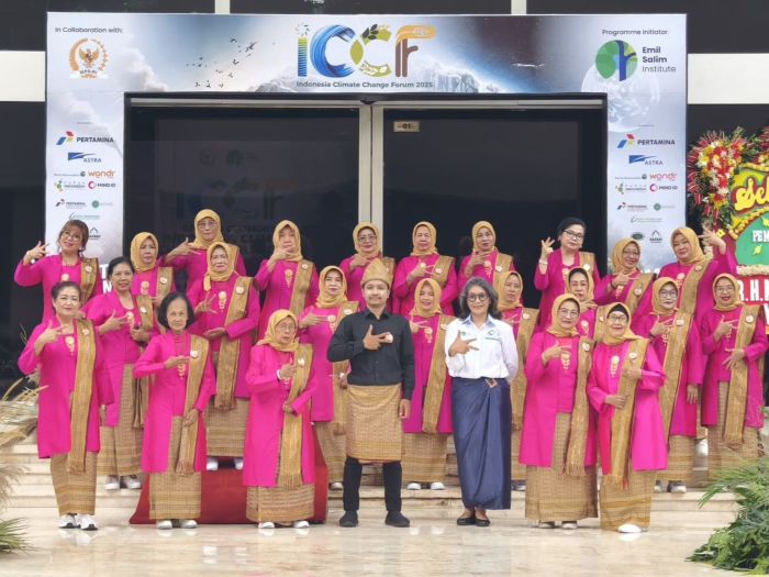 Menjaga Nada Nusantara: Kisah KAWI Angklung dari Persahabatan Perempuan Lansia Menuju Impian Panggung Dunia