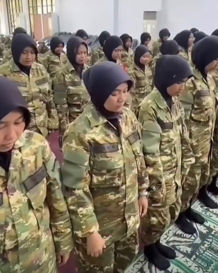 Pro-Kontra Peserta Diklat Kopdes Kenakan Seragam Saat Salat, Wajibkah Muslimah Pakai Mukena?