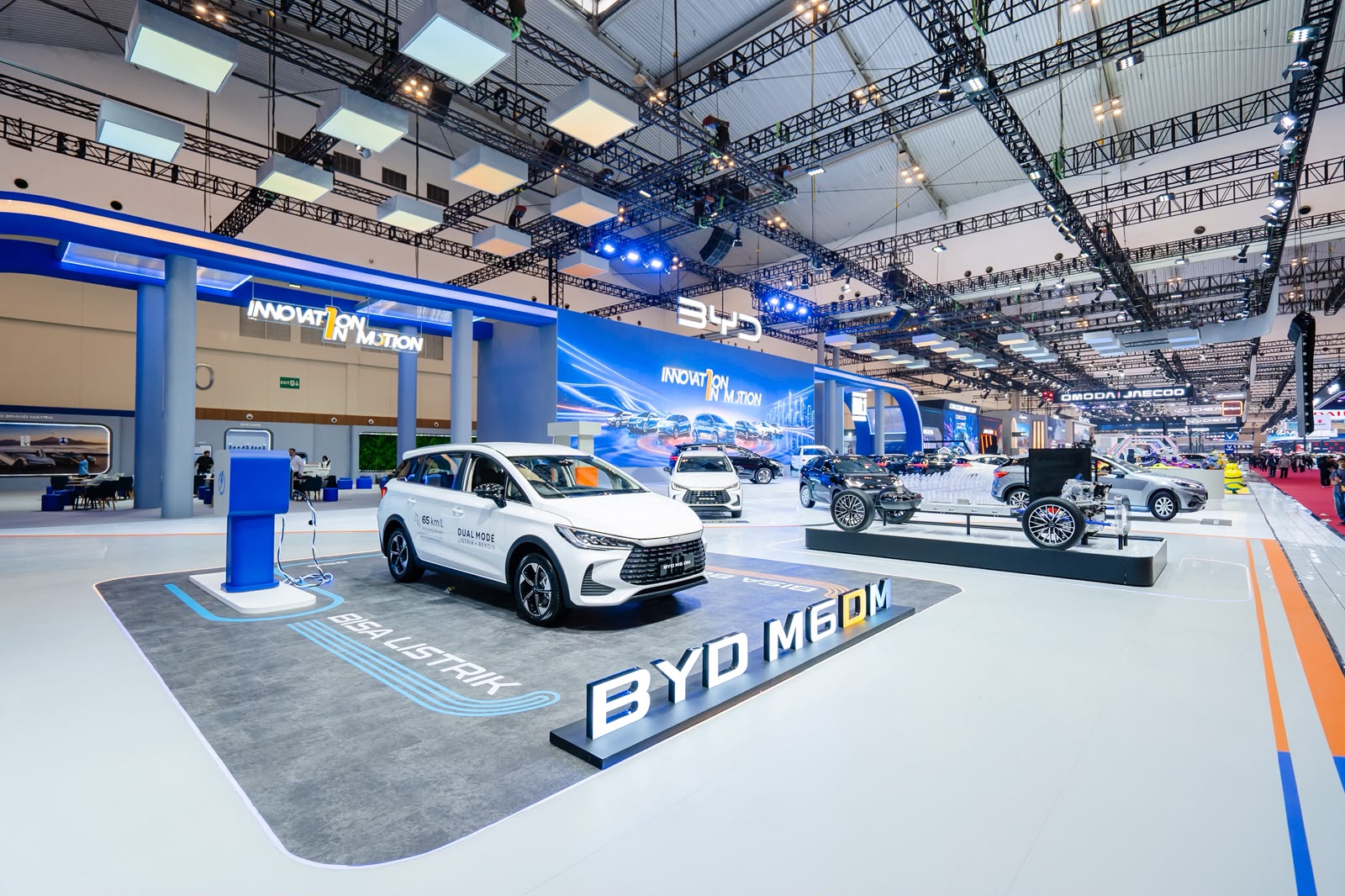 BYD M6 EV Terbaru Meluncur di GIIAS 2026, Kini Tempuh hingga 450 Km dan Diproduksi Penuh di Indonesia