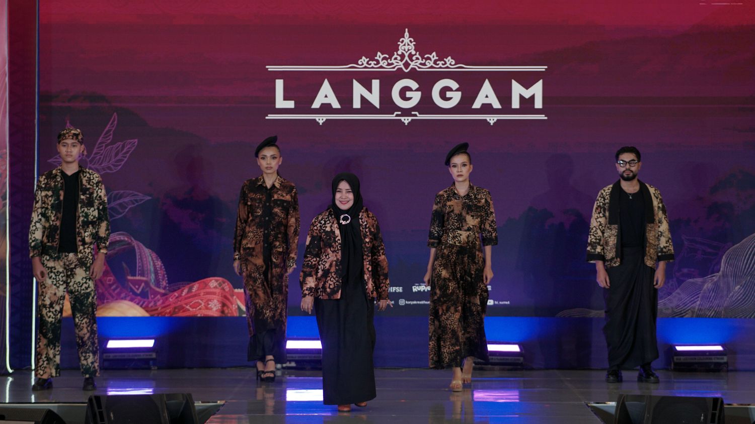 Medan Fashion Trend 2026 Sukses Digelar, 520 Karya dari 43 Desainer Menampilkan Kekayaan Wastra Nusantara