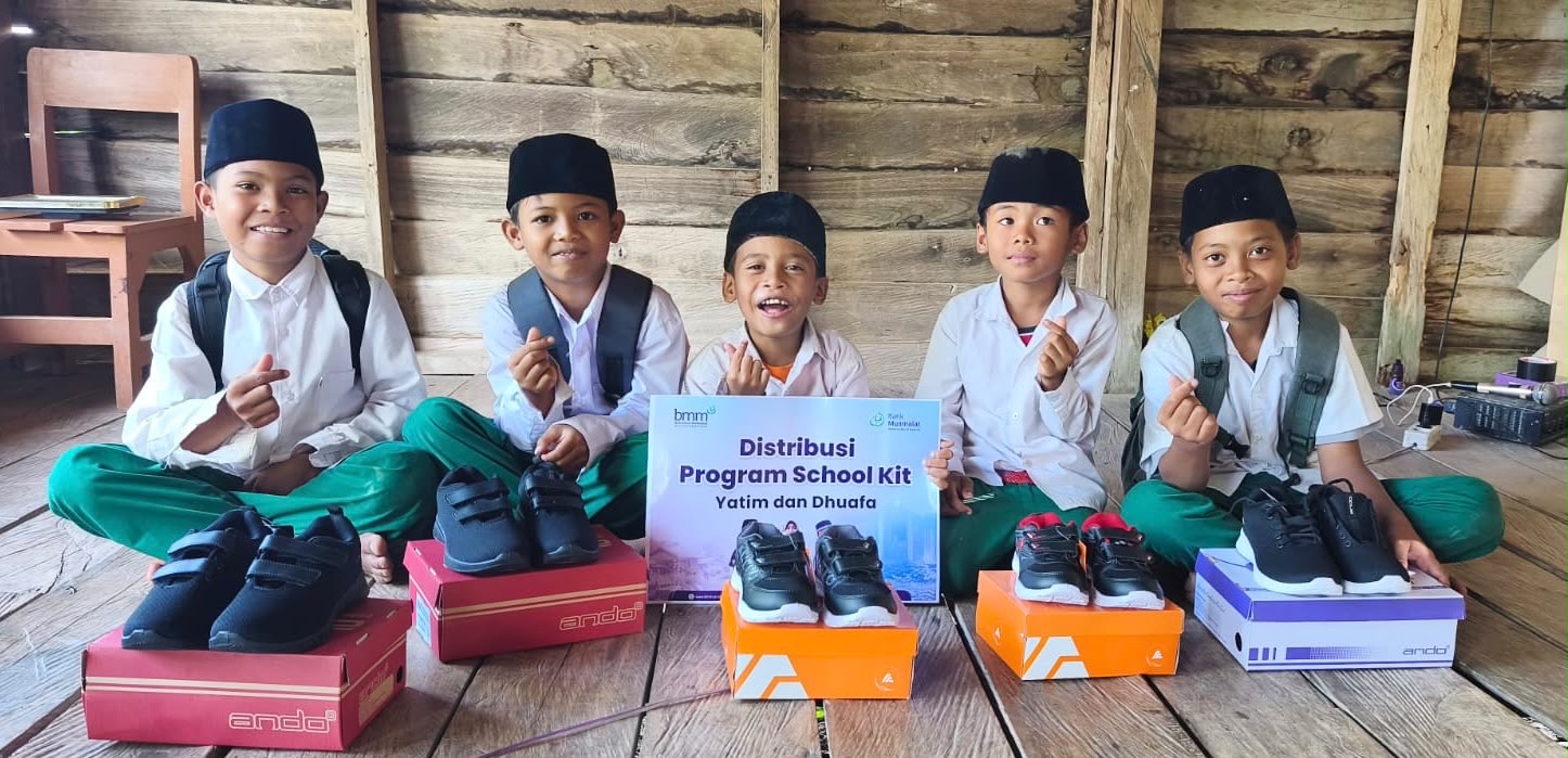 Bank Muamalat Bantu Anak Pelosok, Kisah Santri Sekolah Pakai Sandal Jepit Bikin Haru