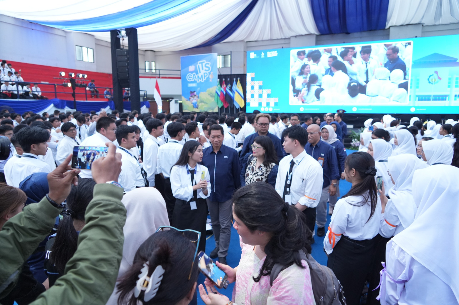 Wamen Stella Ajak Maba ITS Berpikir Kritis di Era Serba AI