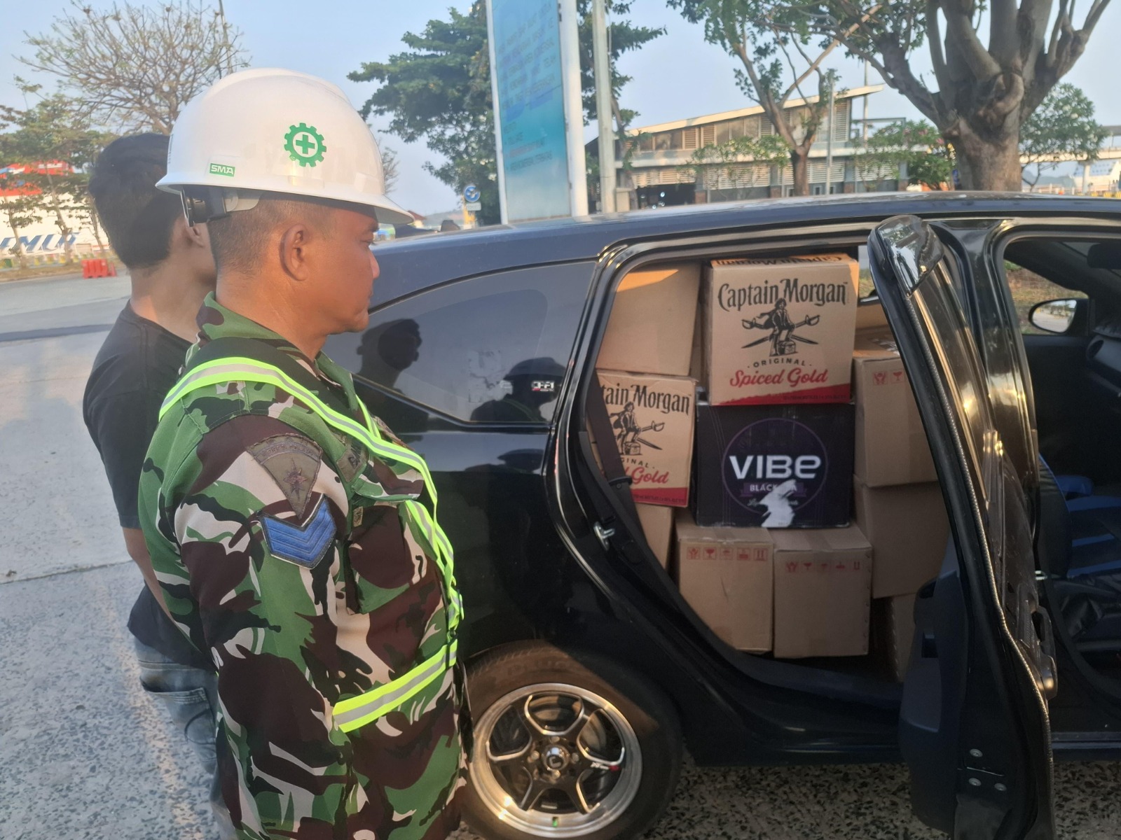 TNI AL Gagalkan Peredaran Ribuan Liter Minuman Keras Ilegal di Pelabuhan Bakauheni
