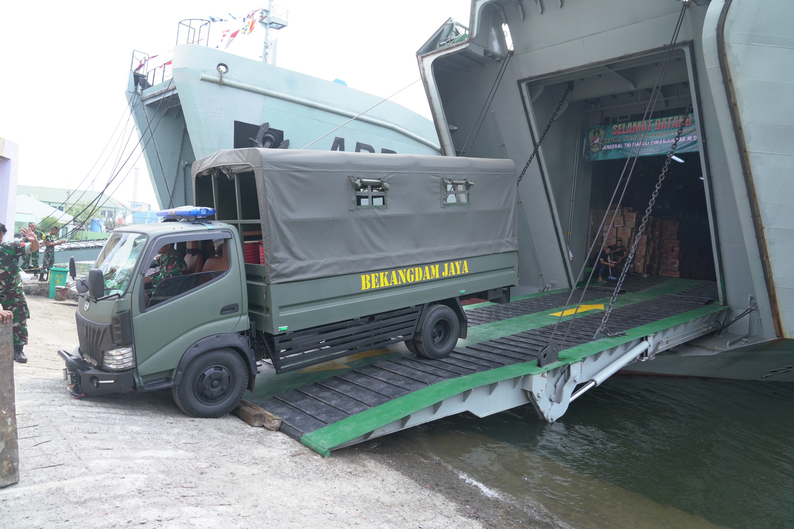 Kirim Kapal Rumah Sakit ke NTT, Kasad: Penanganan Bencana Harus Punya 'Napas Panjang'
