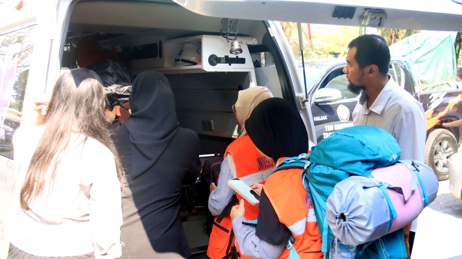 UB Berangkatkan Bantuan Logistik untuk Masyarakat Terdampak Bencana di NTT
