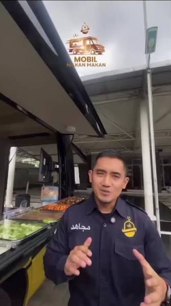Mobil Makan-Makan, Aksi Berbagi Makanan Gratis dari Masjid ke Masjid