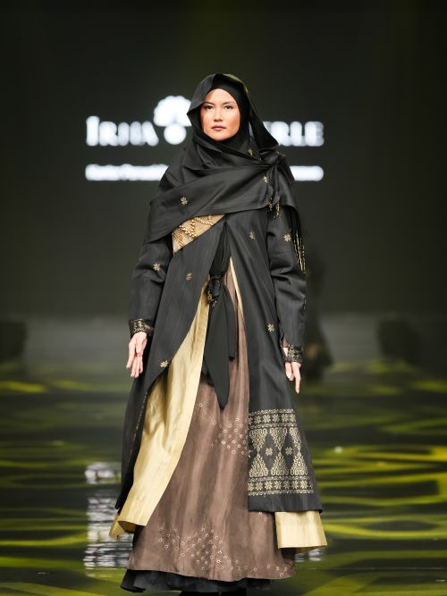 Pesona Perpaduan Tenun Bungong Jeroe-Jumputan Wongkito Bergaya Modern dari Irna La Perle